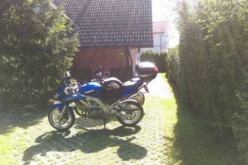 Frenk Cottage 5 Km From The Airport