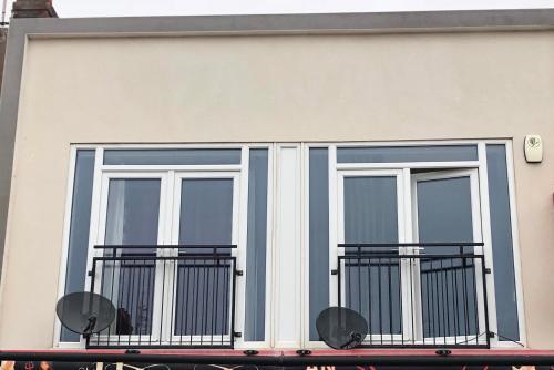 Boutique Blackpool 2 Bed Grey Apartment Sleeps 10