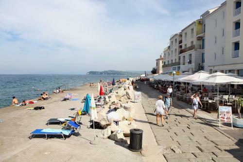 Beachfront Apartment In Piran Mgr
