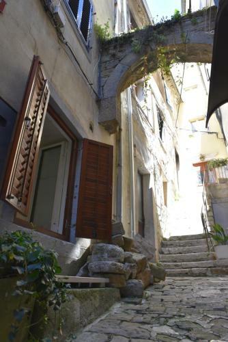 Bernard Coastal Getaway Apartment