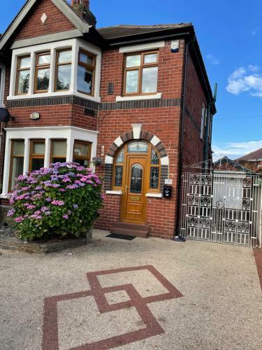 Spacious And Stunning 4 Bed House In Blackpool