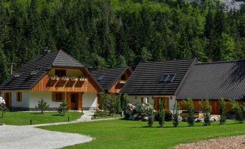 Julian Village Lepena