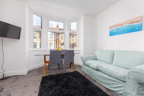 Modern Two Bedroom Apartment Close To The Seafront