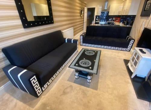 Boutique Blackpool 2 Bed Gold Apartment Sleeps 10