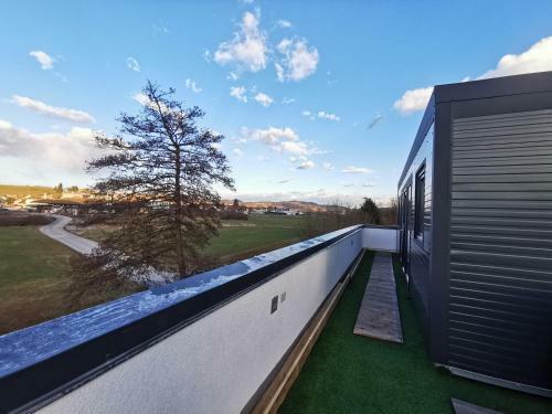 Roof Apartment Art-pe