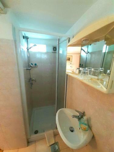 Hostal Sobe ?ernilogar