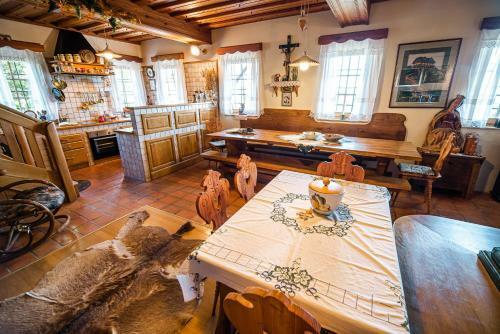 Authentic Countryside Villa With Hot Tub