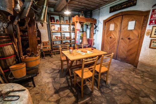 Authentic Countryside Villa With Hot Tub