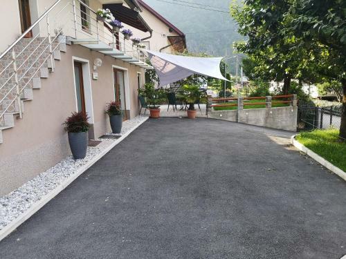 Three Bedroom Apartment With Terrace Ole