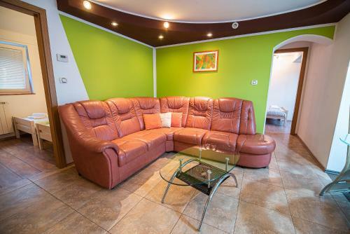 Three Bedroom Apartment With Terrace Ole