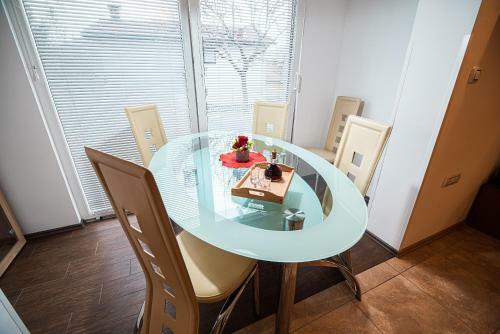 Three Bedroom Apartment With Terrace Ole