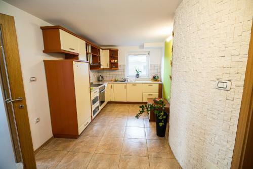 Three Bedroom Apartment With Terrace Ole