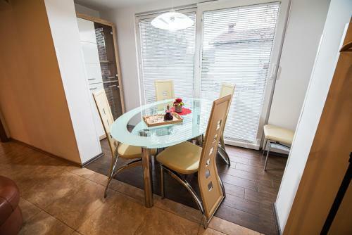 Three Bedroom Apartment With Terrace Ole