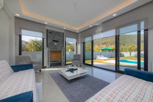 Yamac Villa Atakoy Daily Weekly Rentals