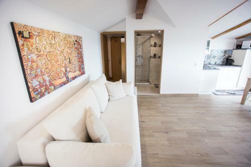 Red Rose Apartment