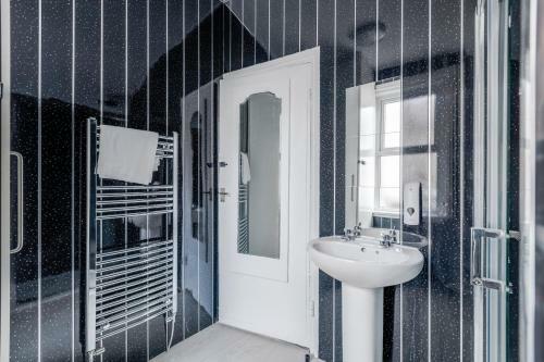Albert Suites By Sasco Apartments