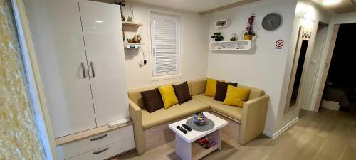 Floating Sea House Miraboat