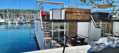 Floating Sea House Miraboat