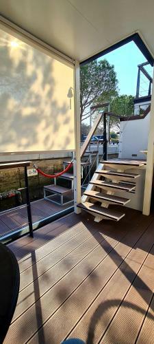 Floating Sea House Miraboat