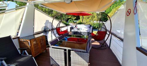 Floating Sea House Miraboat