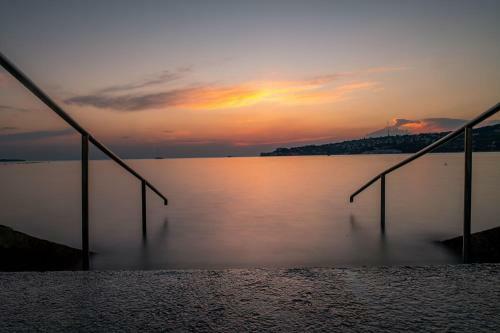 Floating Seahouse Ocean Beauty 1