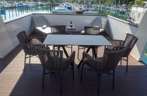 Star 2 Floating House, Marina Portoro?