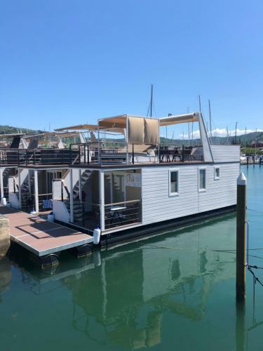Star 2 Floating House, Marina Portoro?