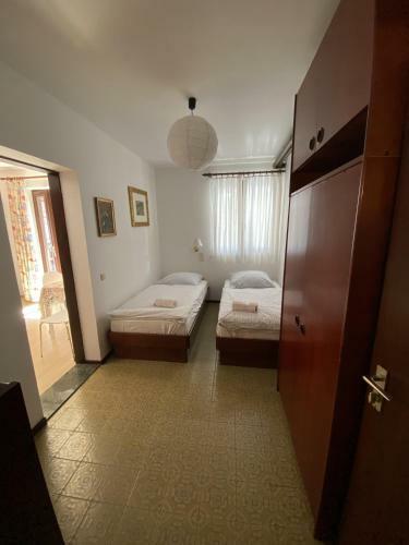 Spacious Apartment, Sea View, Free Parking