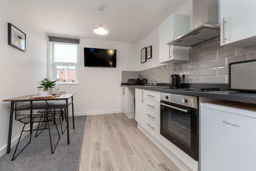 Charles Alexander Short Stay - Charnley House Apartments