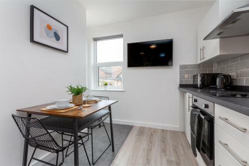 Charles Alexander Short Stay - Charnley House Apartments