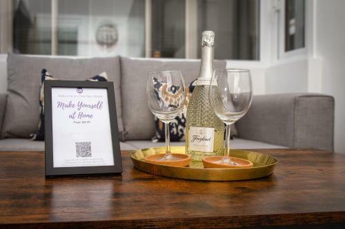 Charles Alexander Short Stay - Charnley House Apartments