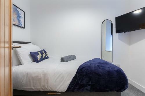 Charles Alexander Short Stay - Charnley House Apartments