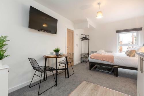 Charles Alexander Short Stay - Charnley House Apartments