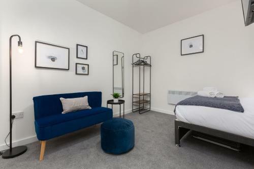 Charles Alexander Short Stay - Charnley House Apartments