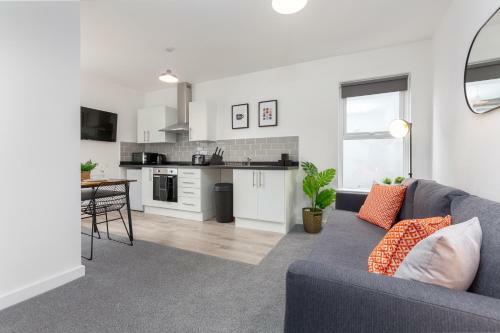 Charles Alexander Short Stay - Charnley House Apartments