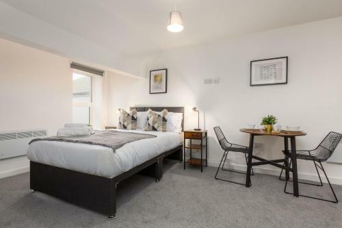 Charles Alexander Short Stay - Charnley House Apartments