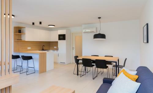 Premium Sea Side Marina Apartment By Locap Group