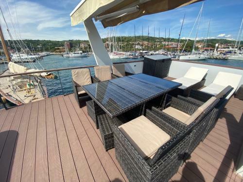Star 3 Floating House, Marina Portoro?
