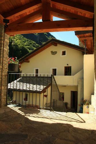 Albergue Ostello Lou Cr�ton Di Lui
