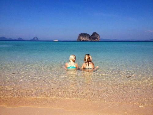 Hotel Thanya Beach Resort