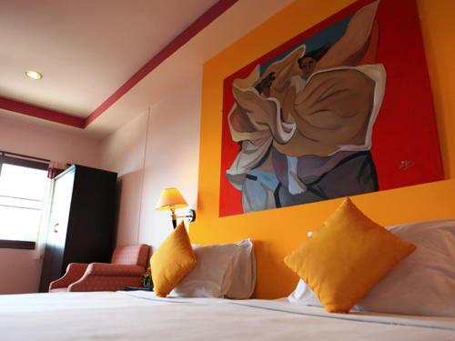 Hotel Koh Ngai Cliff Beach Resort
