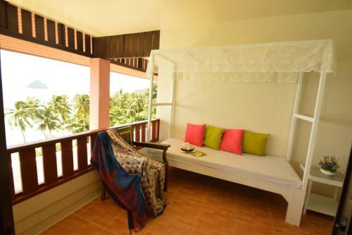 Hotel Koh Ngai Cliff Beach Resort