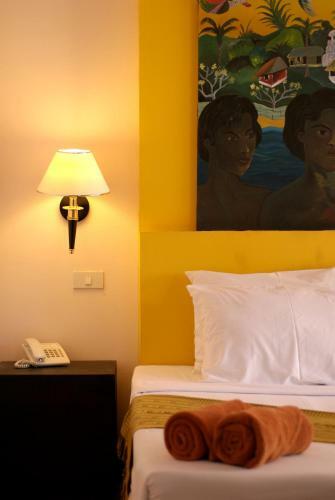 Hotel Koh Ngai Cliff Beach Resort