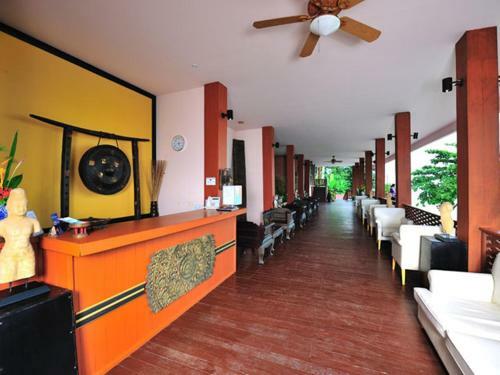 Hotel Koh Ngai Cliff Beach Resort
