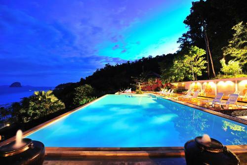 Hotel Koh Ngai Cliff Beach Resort