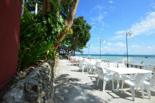 Hotel Koh Ngai Cliff Beach Resort