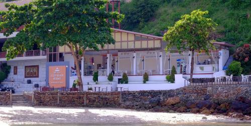 Hotel Koh Ngai Cliff Beach Resort