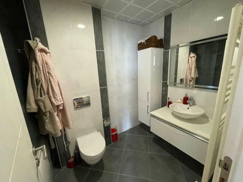 Apartamento 2-bedroom Duplex Flat In Akbati Area