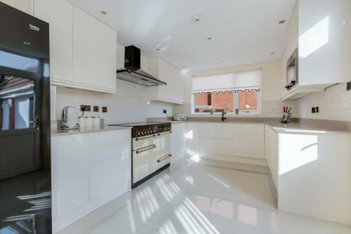 Queens Crest By Sasco Apartments