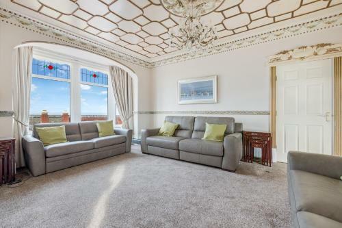 Queens Crest By Sasco Apartments
